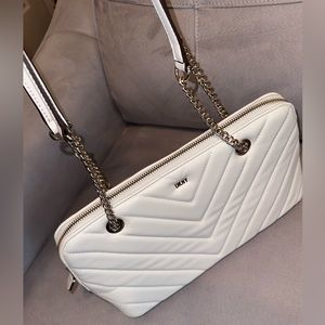 NWOT DKNY White Chevron Veronica Medium Satchel Chain Straps Top Zip Purse Bag
